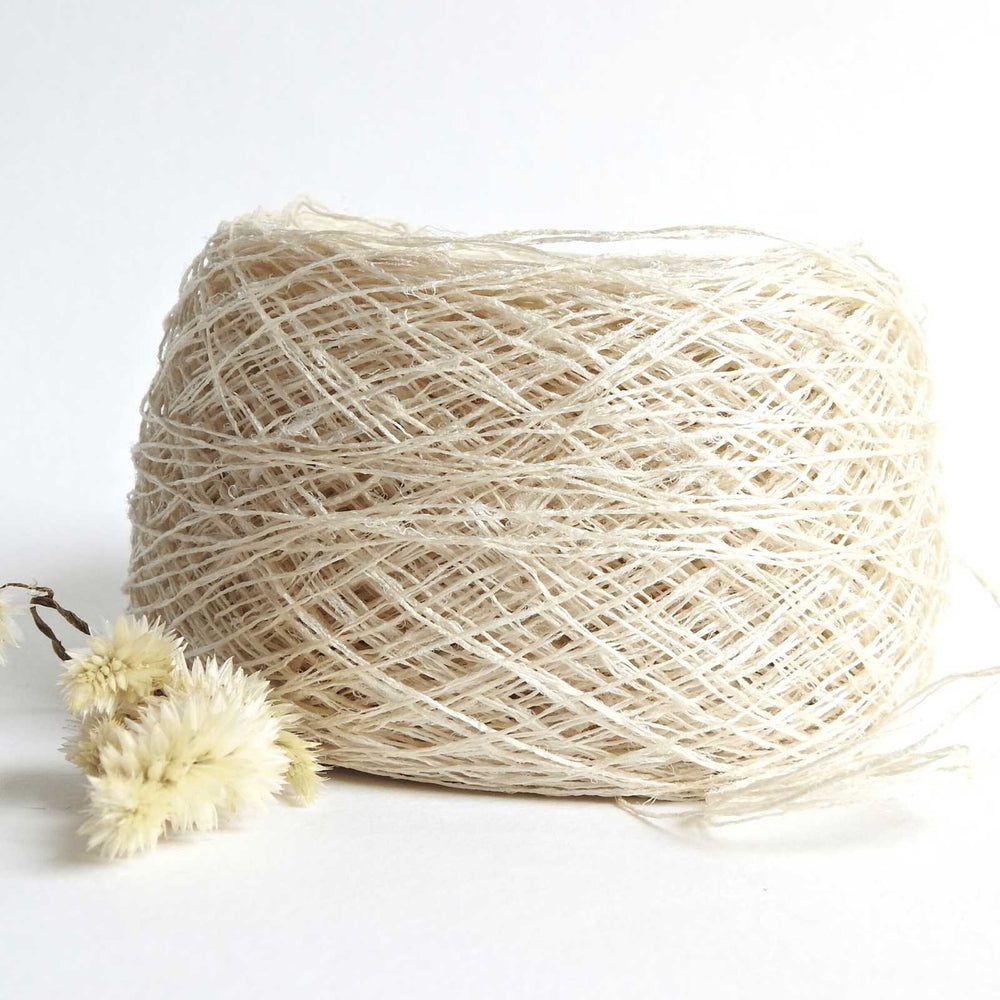 Raffia yarn in natural. Raffia yarn for crochet, weaving, craft. Natural fair trade rafia. Brilliant colours. Eco-friendly Nutscene raffia 