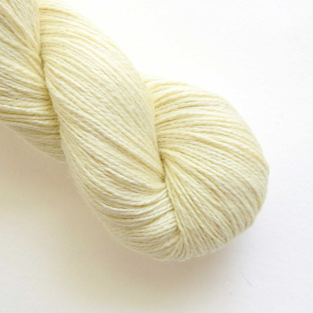 
                      
                        skein of linen yarn in lemon cream. Linen yarn for knitting, weaving, crochet. Natural vegan yarn for summer, baby, socks.
                      
                    