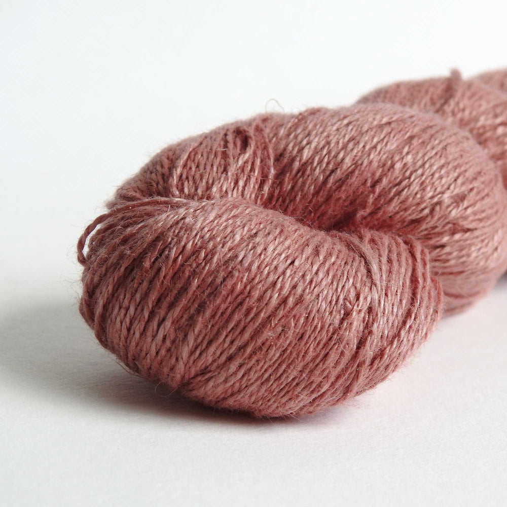 
                  
                    skein of linen yarn in dusky rose. Linen yarn for knitting, weaving, crochet. Natural vegan yarn for summer, baby, socks.
                  
                