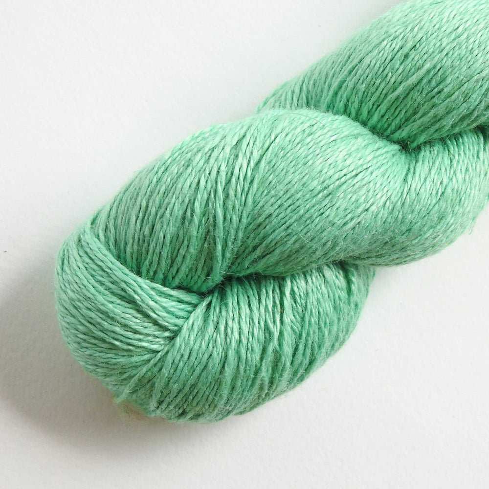 
                  
                    skein of linen yarn in kelly green. Linen yarn for knitting, weaving, crochet. Natural vegan yarn for summer, baby, socks.
                  
                