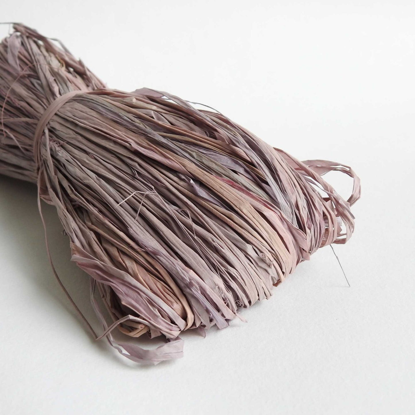 Raffia yarn in Blush. Raffia yarn for crochet, weaving, craft. Natural fair trade rafia. Brilliant colours. Eco-friendly Nutscene raffia 