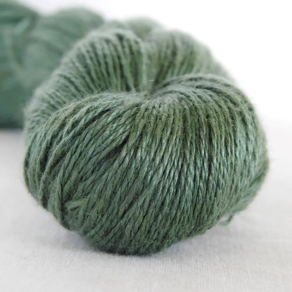 
                  
                    skein of linen yarn in bay berry. Linen yarn for knitting, weaving, crochet. Belgian flax, natural, vegan yarn for summer, baby, socks.
                  
                