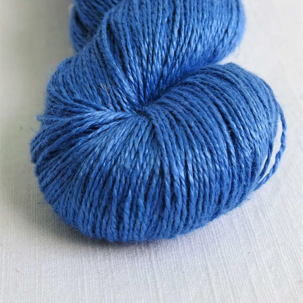 
                  
                    skein of linen yarn in cobalt blue. Linen yarn for knitting, weaving, crochet. Natural vegan yarn for summer, baby, socks.
                  
                