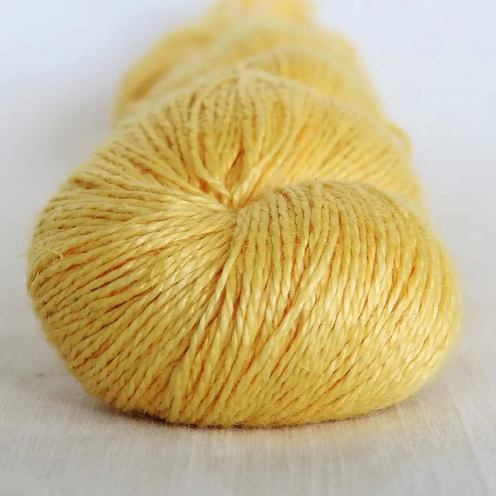 
                  
                    skein of linen yarn in kumquat. Linen yarn for knitting, weaving, crochet. Natural vegan yarn for summer, baby, socks.
                  
                