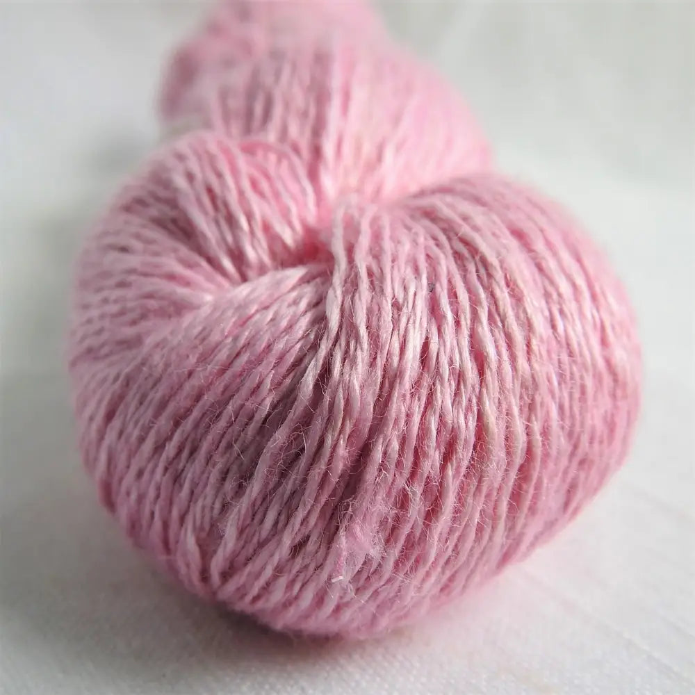 
                  
                    skein of linen yarn in lilac sachet. Linen yarn for knitting, weaving, crochet. Natural vegan yarn for summer, baby, socks.
                  
                