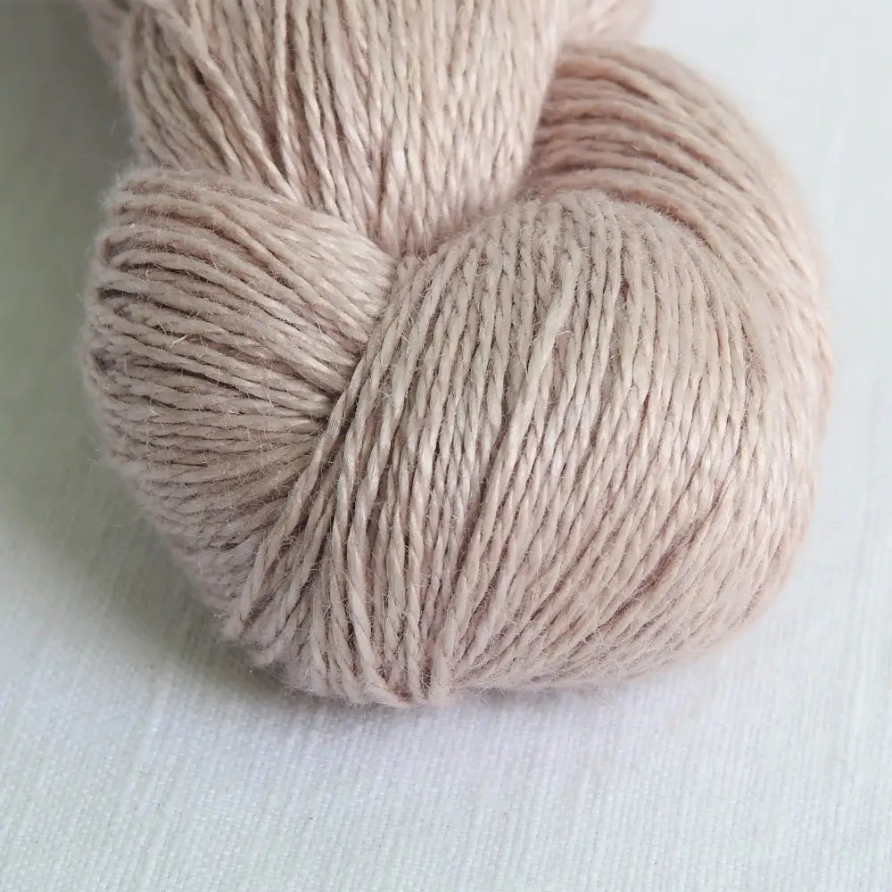 
                  
                    skein of linen yarn in sloe gin. Linen yarn for knitting, weaving, crochet. Natural vegan yarn for summer, baby, socks.
                  
                