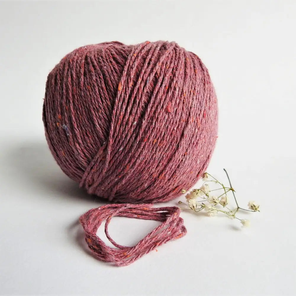 
                  
                    Ball of Chunky Cotton Yarn crafted from recycled denim jeans in colour Bordeaux. Recycled yarn for sweater, scarf, beanie, hat. Natural cotton yarn. Eco Friendly vegan yarn. Pascuali Re-Jeans.
                  
                